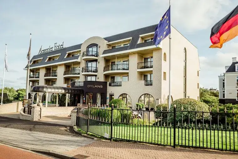 Alexander Hotel — glas- en gevelreiniging door Monfils