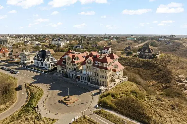 Landhuis in de duinen — glas- en gevelreiniging door Monfils
