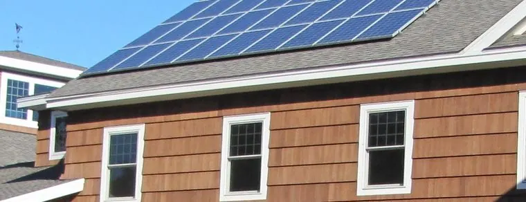 Zonnepanelen op een woningdak